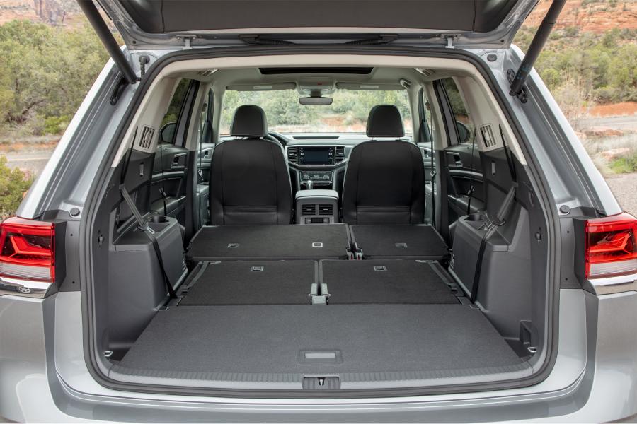 Багажник Volkswagen Atlas SEL V6 R-Line 2020 года  (фото 28 из 43)